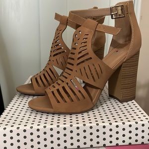 Lulus size 8 heel sandal. Color sand.
